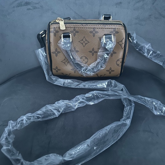 LV Handbag with shoulder strap - Picture 2 of 5